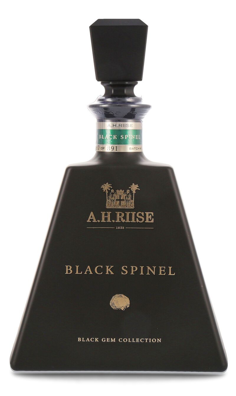 A.H. Riise Black Spinel 46,1% vol. 0,70l A.H. Riise Black Spinel 46,1% vol. 0,70l