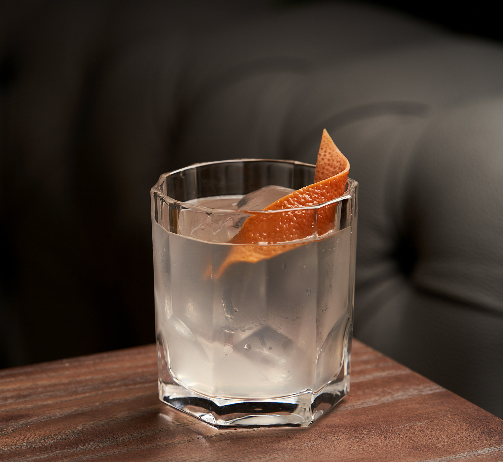 Vodka mit Orangenschalentwist